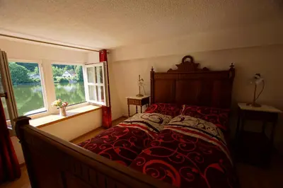 Ein Bett oder Betten in einem Zimmer der Unterkunft Altes Fährhaus an der Mosel anno1633