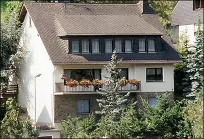 Das Gebäude in dem sich die Ferienwohnung befindet