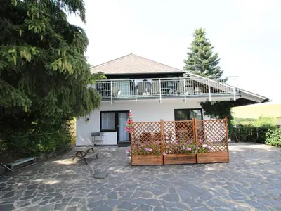 Das Gebäude in dem sich die Ferienwohnung befindet