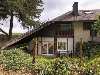 Das Gebäude in dem sich das Ferienhaus befindet