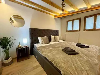 Ein Bett oder Betten in einem Zimmer der Unterkunft Mya Lenas Suite