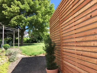 Ein Garten an der Unterkunft Ferienbungalow Kampenheissji