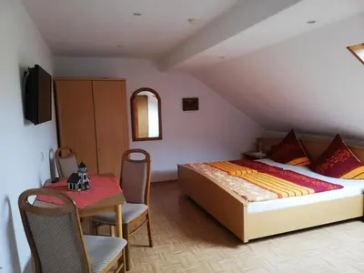Ein Bett oder Betten in einem Zimmer der Unterkunft Wein-und Gästehaus Alfons Bollig