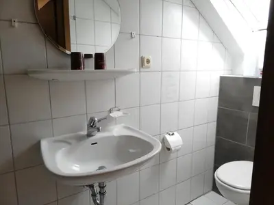 Ein Badezimmer in der Unterkunft Wein-und Gästehaus Alfons Bollig