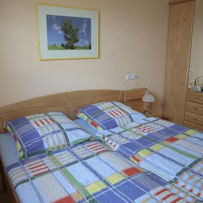Ein Bett oder Betten in einem Zimmer der Unterkunft Haus Agnes FeWo 2