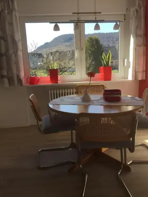 Ein allgemeiner Bergblick oder ein Berglick von der Ferienwohnung aus