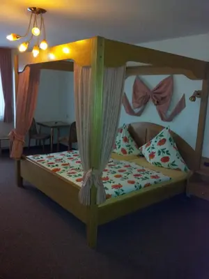 Ein Bett oder Betten in einem Zimmer der Unterkunft Moselhotel Waldeck