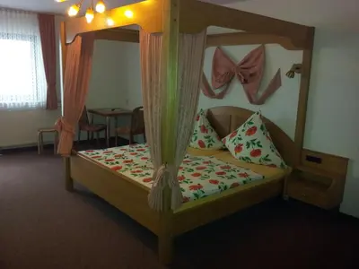Ein Bett oder Betten in einem Zimmer der Unterkunft Moselhotel Waldeck