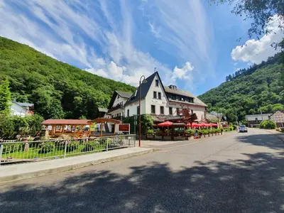 Ein allgemeiner Bergblick oder ein Berglick von des Hotels aus