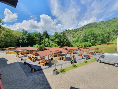 Ein allgemeiner Bergblick oder ein Berglick von des Hotels aus