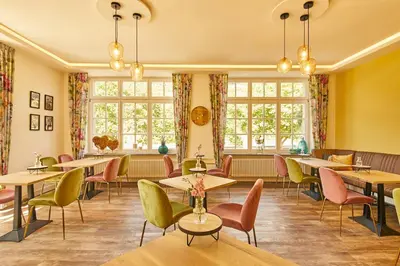 Ein Sitzbereich in der Unterkunft Rochter Landhotel