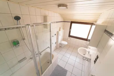 Ein Badezimmer in der Unterkunft North Loop Rooms