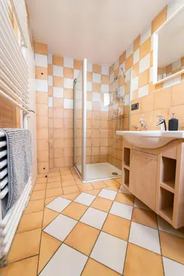 Ein Badezimmer in der Unterkunft North Loop Rooms