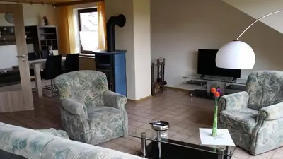Ein Sitzbereich in der Unterkunft Ferienwohnung Am Frankenbach