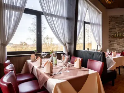 Ein Restaurant oder anderes Speiselokal in der Unterkunft Holiday Home Haus 11 by Interhome
