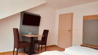 Ein Bett oder Betten in einem Zimmer der Unterkunft Ferienweingut SerwaziWein