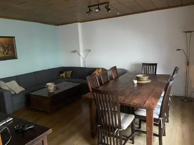 Ein Sitzbereich in der Unterkunft vakantiehuismoezel