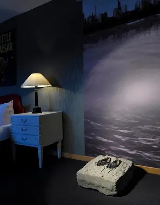 Ein Bett oder Betten in einem Zimmer der Unterkunft EIFELkrimihotel