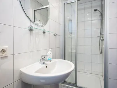 Ein Badezimmer in der Unterkunft Apartment Reinskopf-1 by Interhome