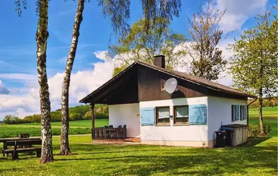 Das Gebäude in dem sich das Ferienhaus befindet