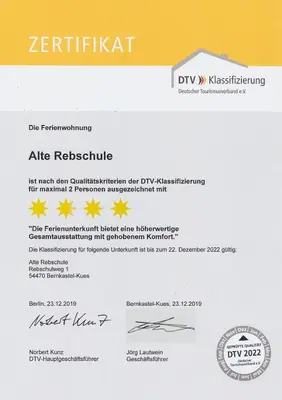 Ein Zertifikat, Auszeichnung, Logo oder anderes Dokument, das in der Unterkunft Ferienwohnung Bernkastel-Kues - Alte Rebschule ausgestellt ist