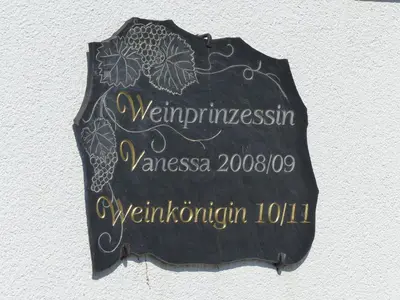 Ein Zertifikat, Auszeichnung, Logo oder anderes Dokument, das in der Unterkunft Wein und Gästehaus Scheid ausgestellt ist
