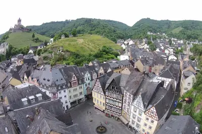 Ein allgemeiner Bergblick oder ein Berglick von des Hotels aus