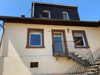 Das Gebäude in dem sich die Ferienwohnung befindet