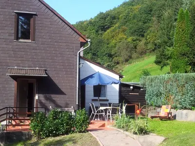 Das Gebäude in dem sich das Ferienhaus befindet