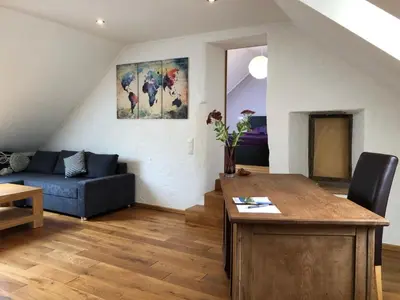 Ein Sitzbereich in der Unterkunft Ferienwohnung in historischem Bauernhaus in der Eifel