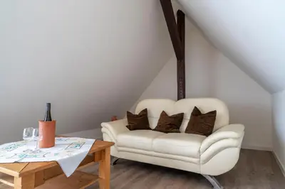 Ein Sitzbereich in der Unterkunft Ehemaliges Schusterhaus mit Dachterrasse - Ferienhaus