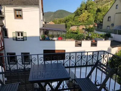 Ein allgemeiner Bergblick oder ein Berglick von des Ferienhauses aus