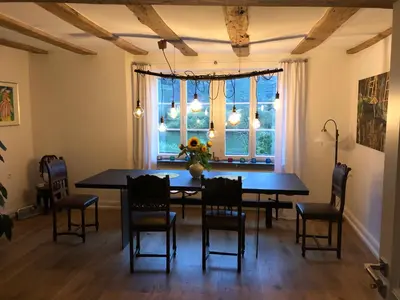 Ein Sitzbereich in der Unterkunft Storchenhaus Bremm