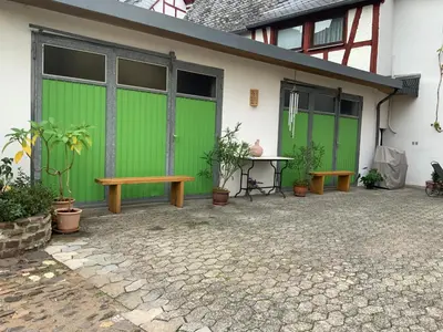 Das Gebäude in dem sich das Ferienhaus befindet