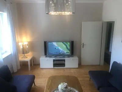 TV/Unterhaltungsangebot in der Unterkunft Nürburgring Ferienhaus m. Parkplatz - Klima - Garten und viel Platz