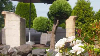 Ein Garten an der Unterkunft Hotel Garni am Schloss