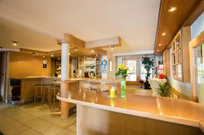 Ein Restaurant oder anderes Speiselokal in der Unterkunft Gasthaus zum Holzwurm