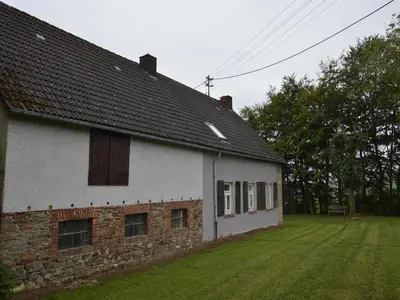 Das Gebäude in dem sich das Ferienhaus befindet