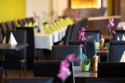 Ein Restaurant oder anderes Speiselokal in der Unterkunft Domäne am See