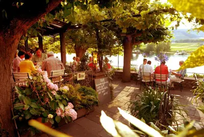 Ein Garten an der Unterkunft Hotel Haus Lipmann