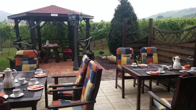 Ein allgemeiner Bergblick oder ein Berglick von des Privatzimmers aus