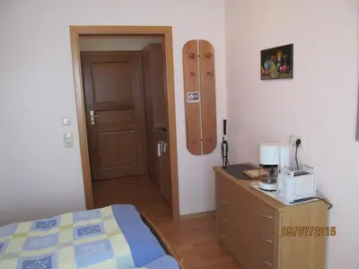 Ein Bett oder Betten in einem Zimmer der Unterkunft FeWo Ingrid Trossen