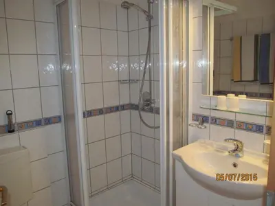 Ein Badezimmer in der Unterkunft FeWo Ingrid Trossen