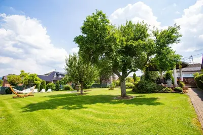 Ein Garten an der Unterkunft Haus Kottenborn am Nürburgring