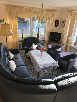 Ein Sitzbereich in der Unterkunft Haus Kottenborn am Nürburgring