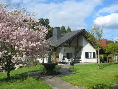 Ein Garten an der Unterkunft Schwallenberg 2