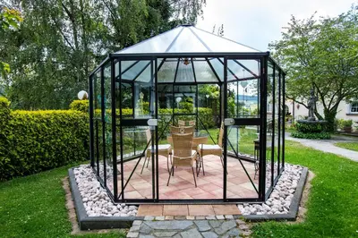 Ein Garten an der Unterkunft Schwallenberg 2