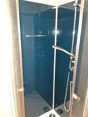 Ein Badezimmer in der Unterkunft St Maximin City Ferienwohnungen