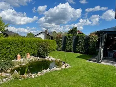 Ein Garten an der Unterkunft Ferienhaus Götten