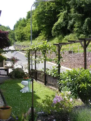 Ein Garten an der Unterkunft Ferienwohnung Ziemons